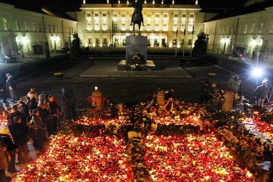 Mit smoleński. Polska wersja 'zaprzeczenia śmierci'